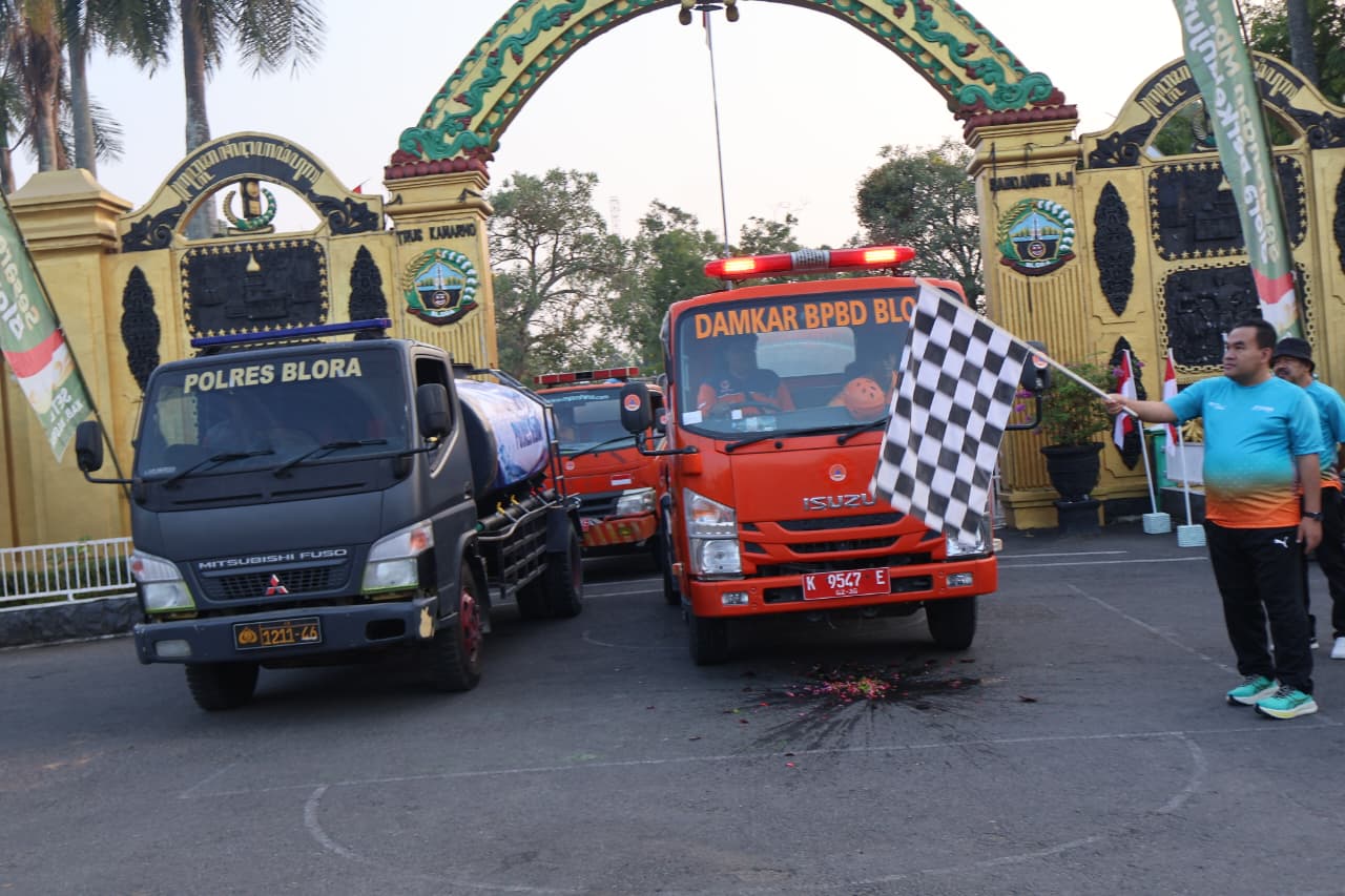 Darurat Kemarau,  Pemkab  Blora dan Polres Kerahkan Ribuan Tangki Air